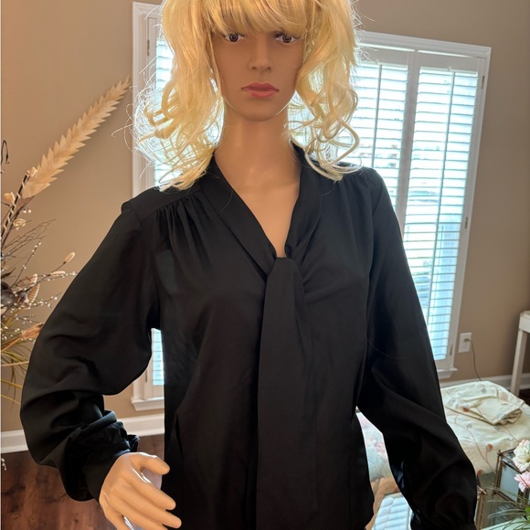 STUNNING, STYLISH & ELEGANT GIVENCHY TOP IN SUPERB CONDITION - Picture 4 of 9